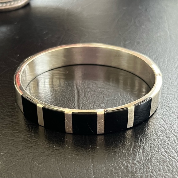 Sterling Silver Onyx Clamp bracelet - Picture 2 of 4